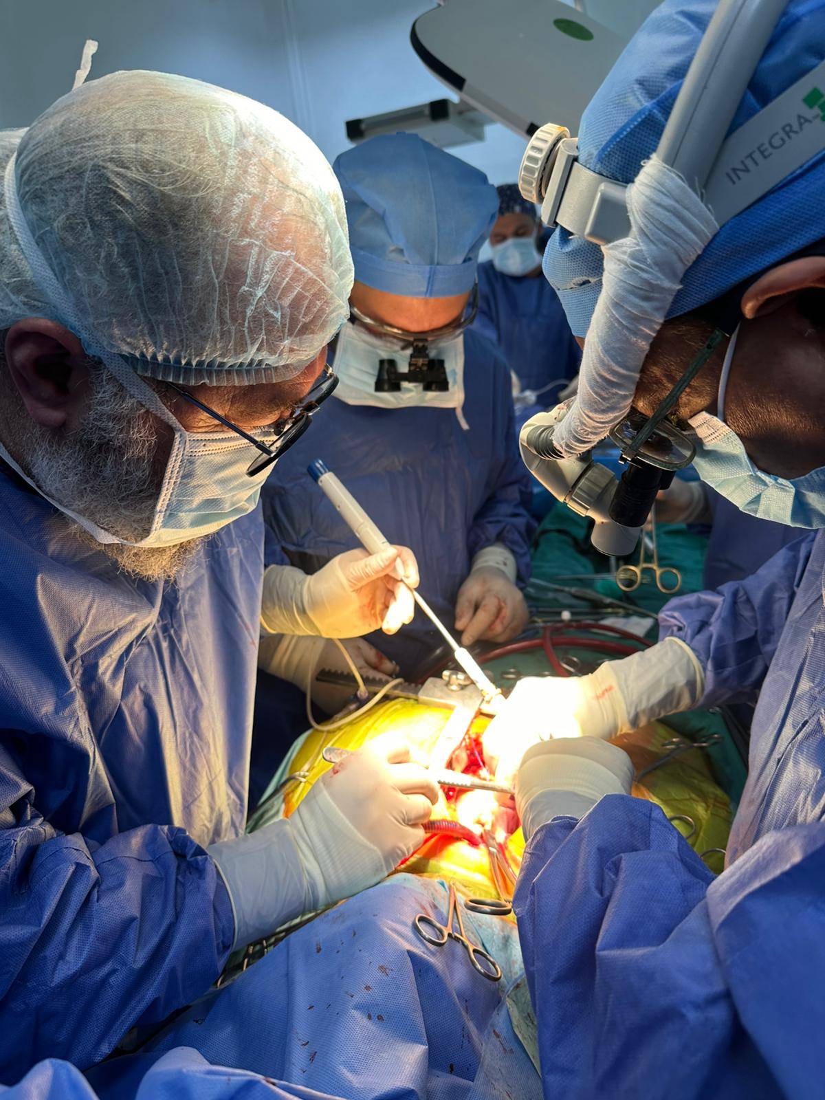 Cerrahın Eli Titrer Mi?