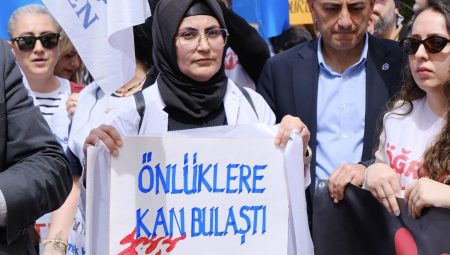 Okulda Önlüklere Kan Bulaştı!